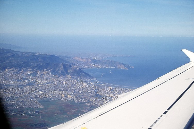 La ville vue d'avion en arrivant...